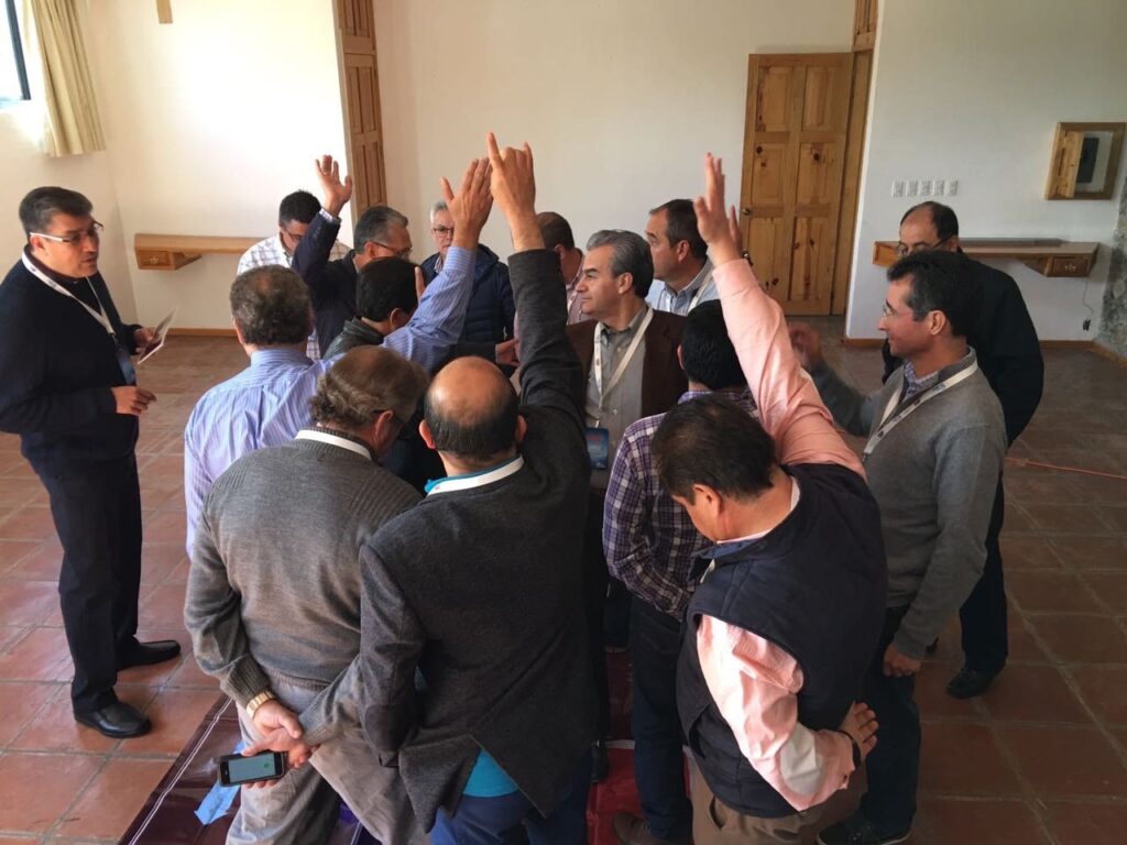Comité directivo de una empresa de lácteos en sesión